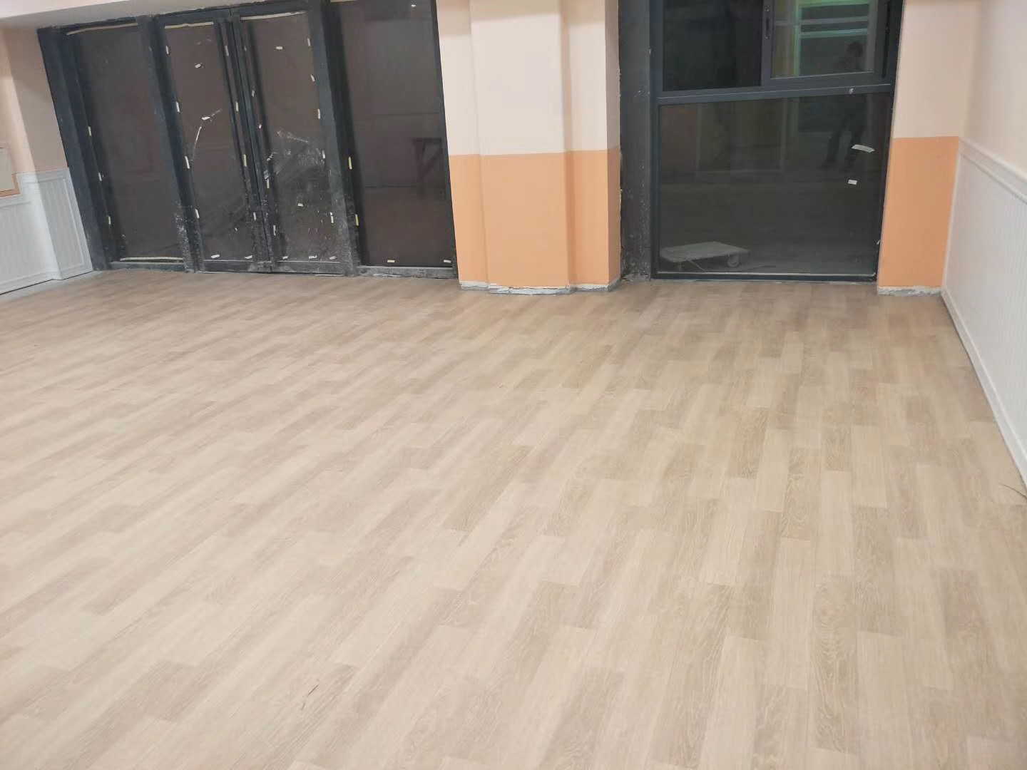 wood texture applications of commercial pvc vinyl roll flooring